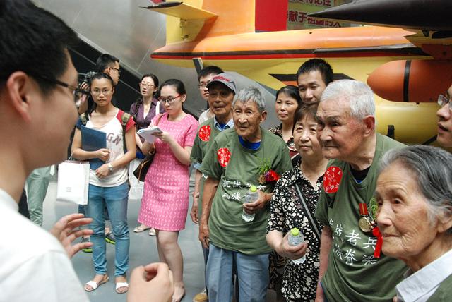 九旬老兵与88858cc永利官网90后学子共忆抗战岁月