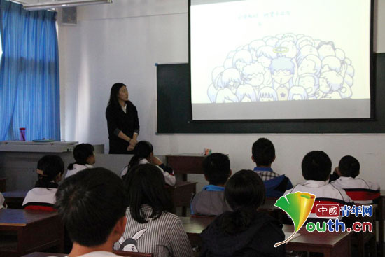 88858cc永利官网大学支教团开展以&ldquo;来一斤母爱&rdquo;为主题的班会活动。。。